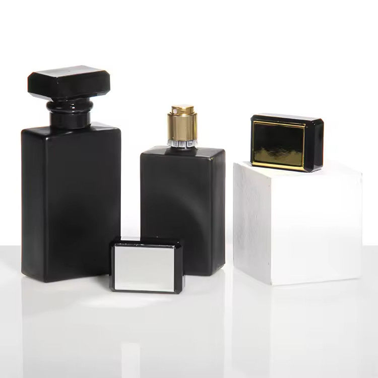 Op maat gemaakte luxe parfumfles Vrouw 30 ml 50 ml 100 ml glas lege hervulbare spuit parfumfles